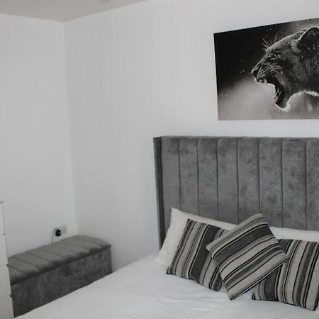 Lovely Modern Apartment Close To Town Centre Lexden Ngoại thất bức ảnh