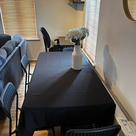 Lovely Modern Apartment Close To Town Centre Lexden Ngoại thất bức ảnh
