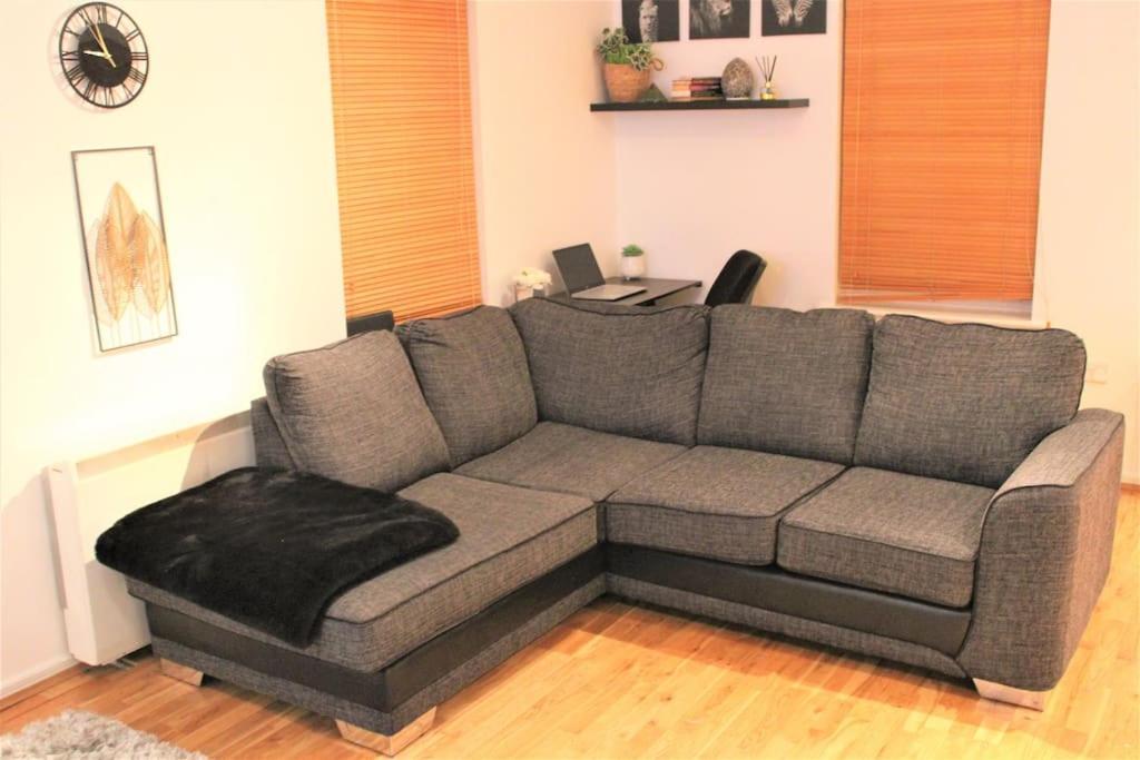 Lovely Modern Apartment Close To Town Centre Lexden Ngoại thất bức ảnh
