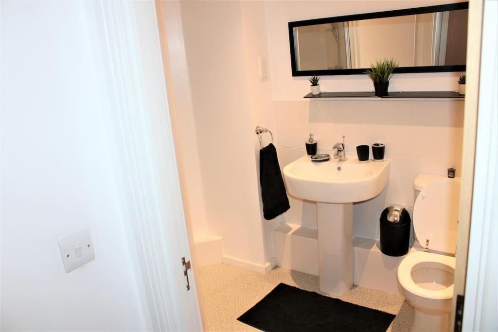 Lovely Modern Apartment Close To Town Centre Lexden Ngoại thất bức ảnh