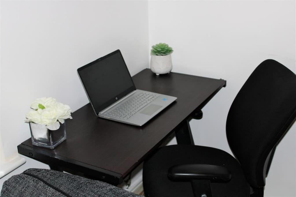 Lovely Modern Apartment Close To Town Centre Lexden Ngoại thất bức ảnh
