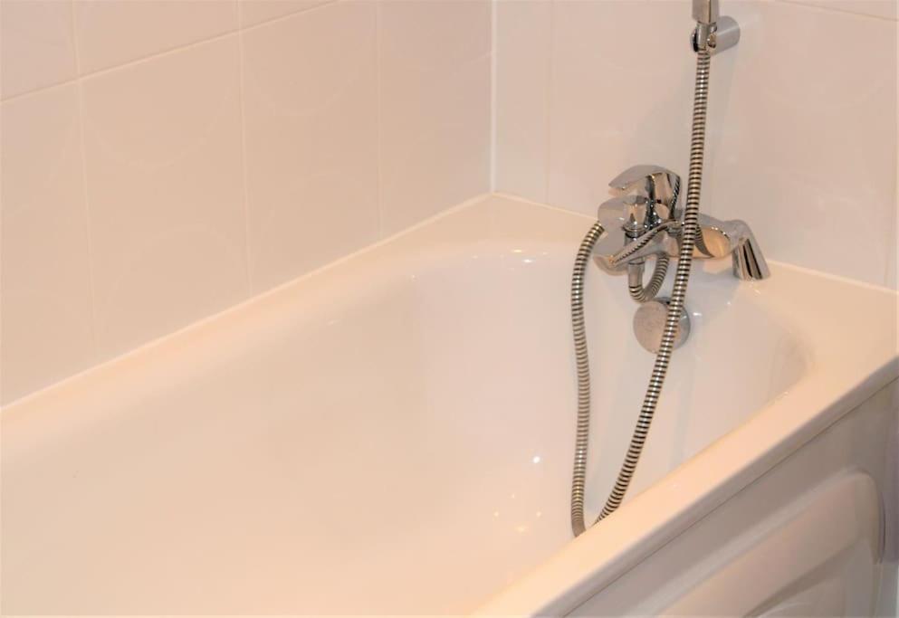 Lovely Modern Apartment Close To Town Centre Lexden Ngoại thất bức ảnh