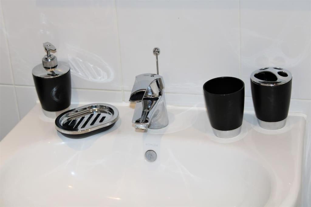 Lovely Modern Apartment Close To Town Centre Lexden Ngoại thất bức ảnh