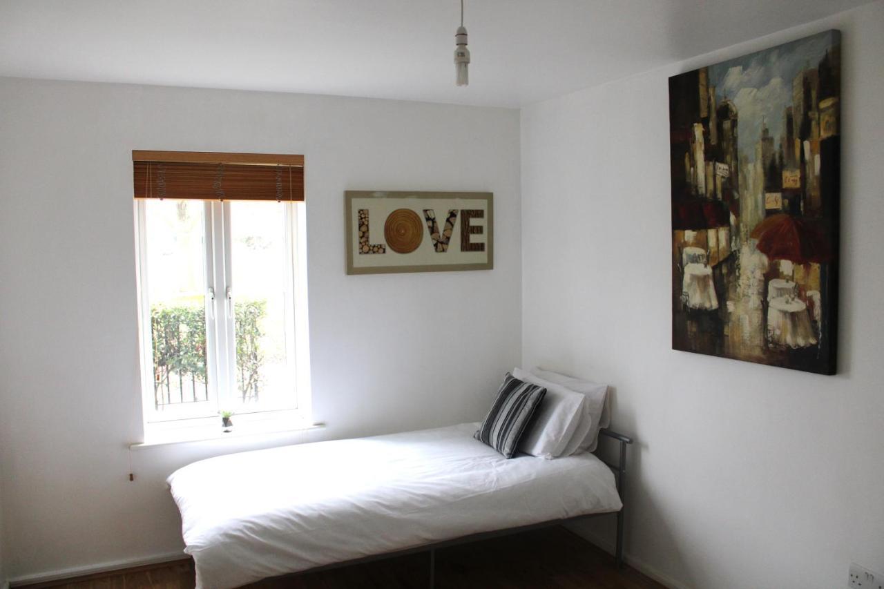 Lovely Modern Apartment Close To Town Centre Lexden Ngoại thất bức ảnh